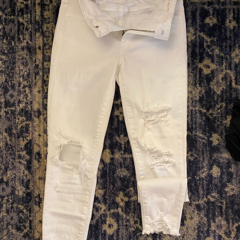 Women’s white jeans